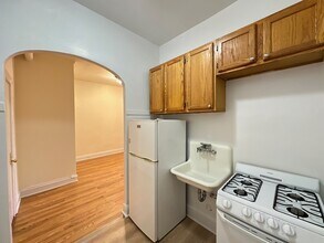 2536 N Sawyer Ave, Unit 601 in Chicago, IL - Foto de edificio - Building Photo