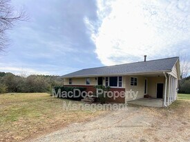 10514 Robert E. Lee Drive in Spotsylvania, VA - Building Photo