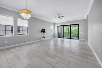 16386 Viansa Wy in Naples, FL - Building Photo - Building Photo