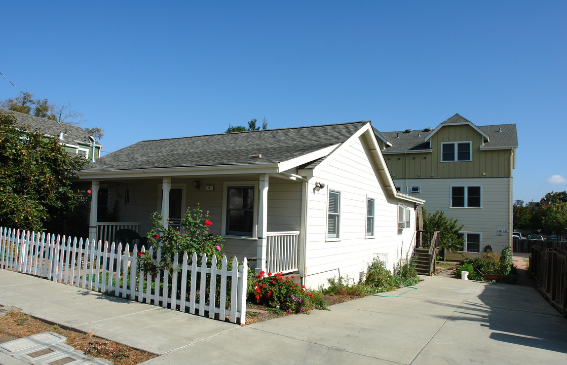 141-149 E E St in Benicia, CA - Building Photo