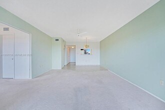 2998 Sunrise Lakes Dr W in Sunrise, FL - Building Photo - Building Photo