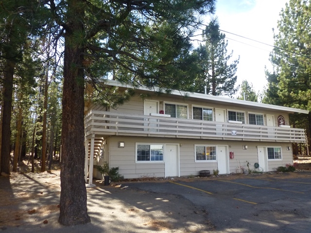 63 Center St in Mammoth Lakes, CA - Foto de edificio