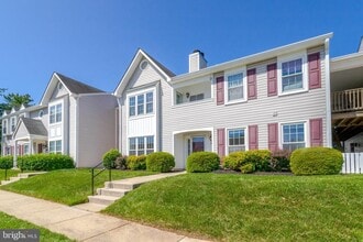 7825 Harrowgate Cir in Springfield, VA - Building Photo - Building Photo