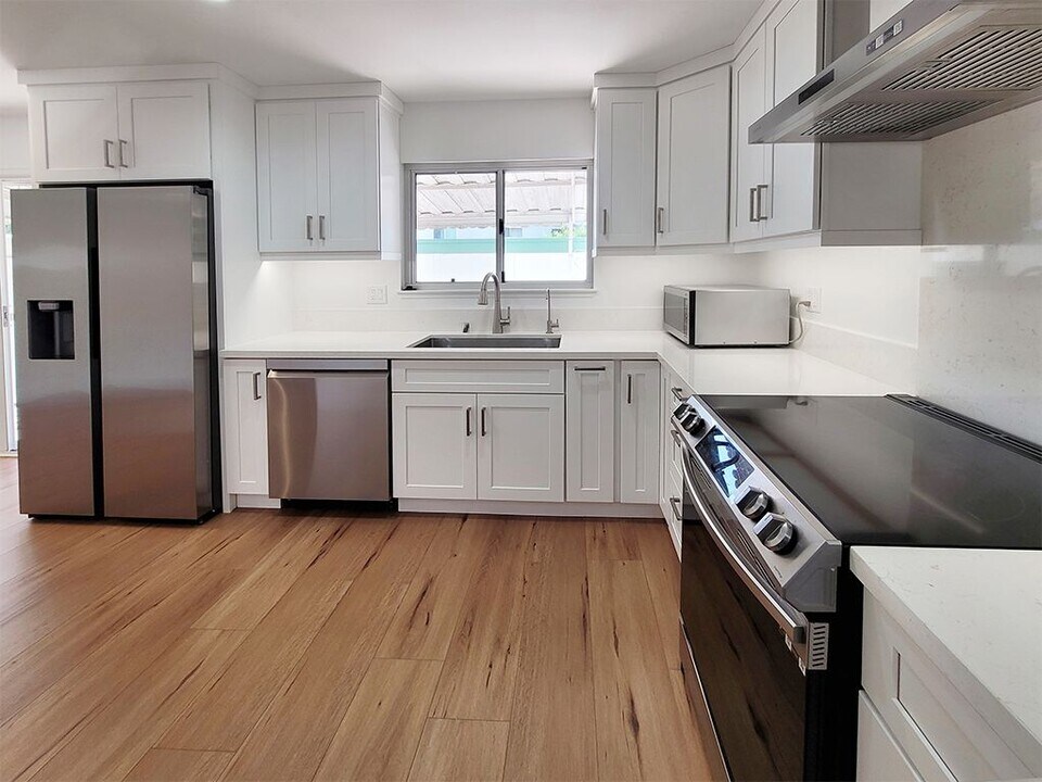 8238 Henderson Green in Buena Park, CA - Building Photo