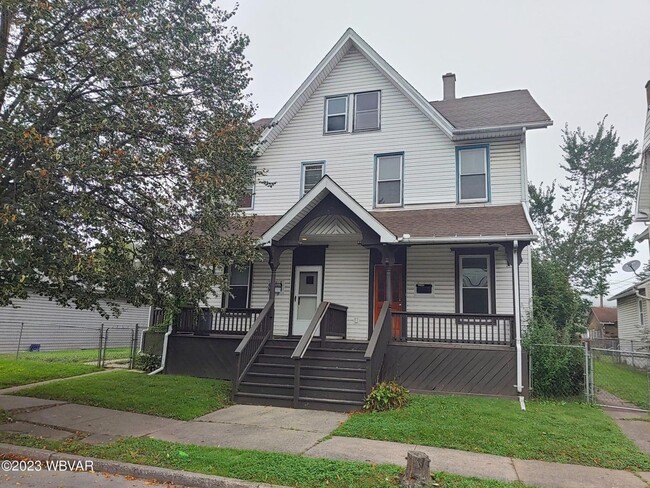property at 958-958 Memorial Ave