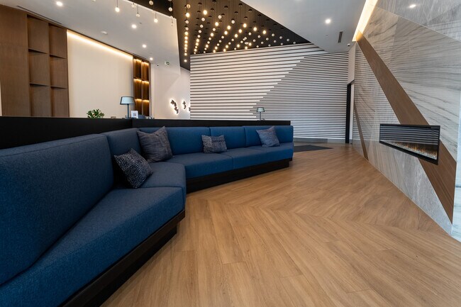 1037 The Queensway in Toronto, ON - Building Photo - Building Photo