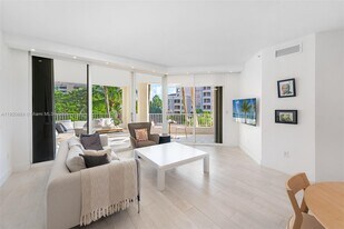 715 Crandon Blvd in Key Biscayne, FL - Building Photo