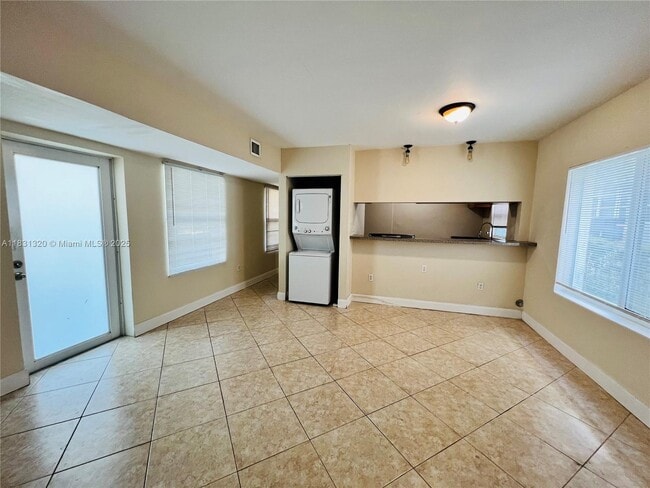 950 Bay Dr in Miami Beach, FL - Building Photo - Building Photo