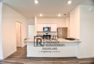 6330 Highland Bnd Dr in Richmond, TX - Building Photo - Building Photo