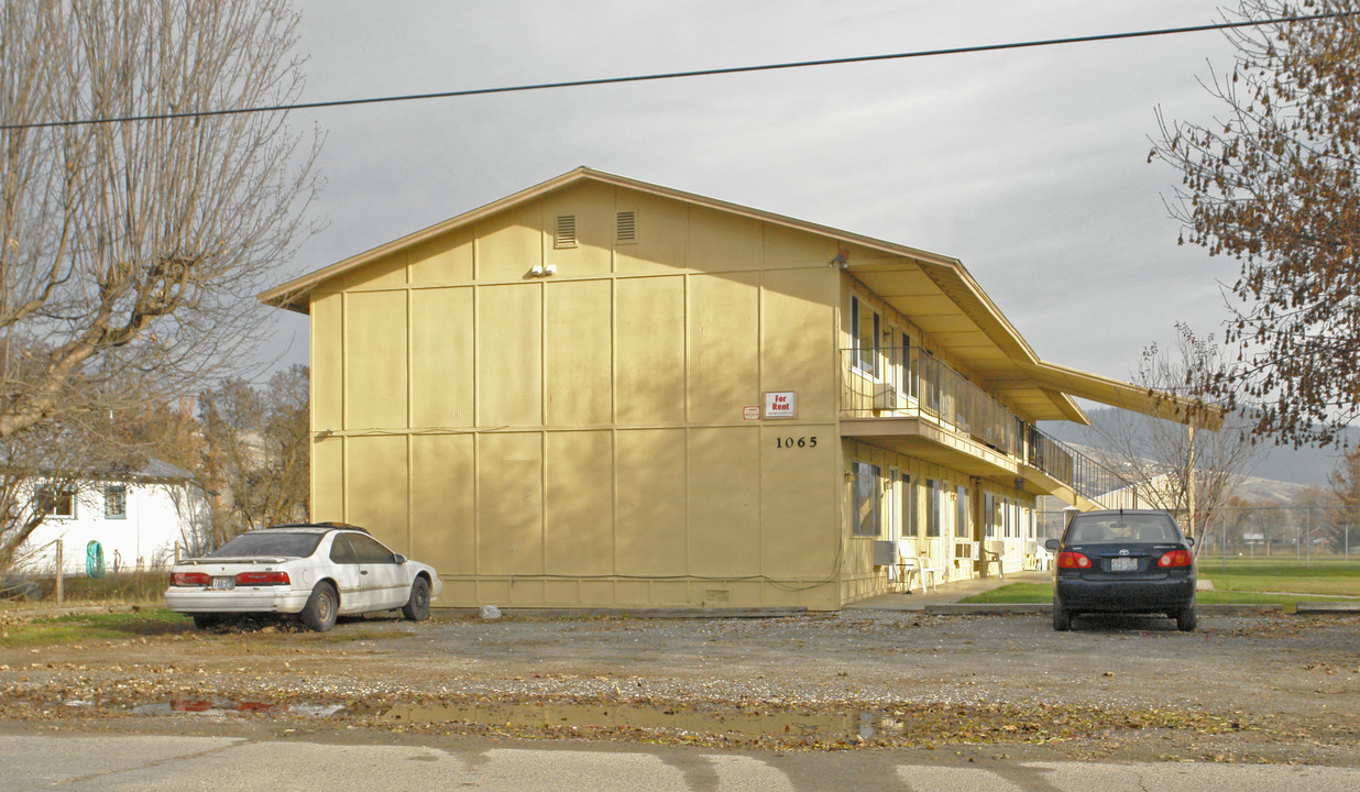 1065 Oak St in Kettle Falls, WA - Building Photo