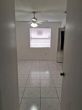7680 SW 156th Ct in Miami, FL - Foto de edificio - Building Photo