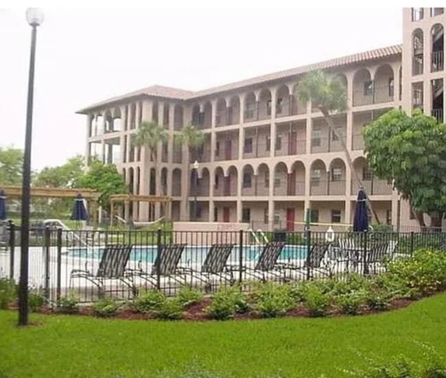 property at 6100 Gulfport Blvd S