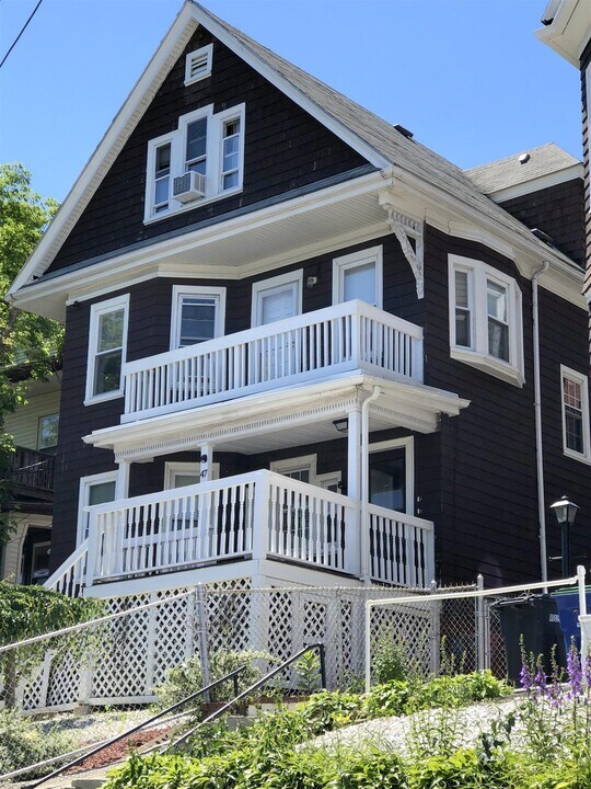 47 Main St, Unit #1 in Somerville, MA - Foto de edificio