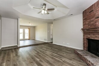 6401 Springfield Dr in Arlington, TX - Foto de edificio - Building Photo