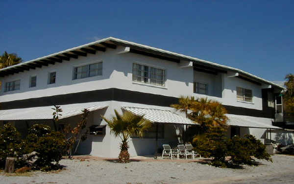 5 Bay Esplanade in Clearwater Beach, FL - Building Photo