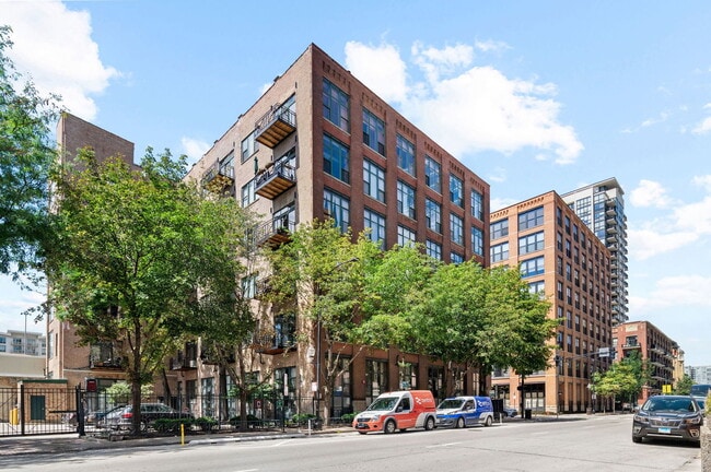 property at 701 W Jackson Blvd
