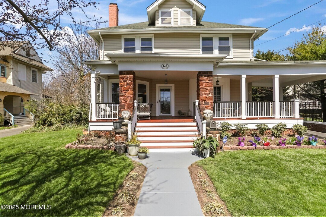 125 Morris Ave in Long Branch, NJ - Building Photo