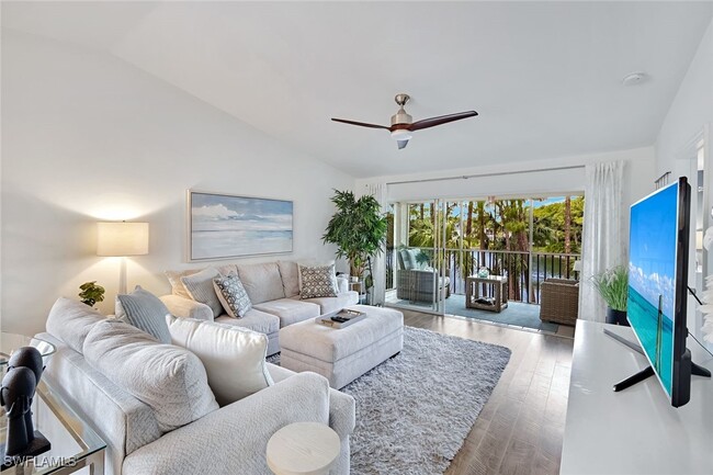 1100 Sarah Jean Cir in Naples, FL - Building Photo - Building Photo