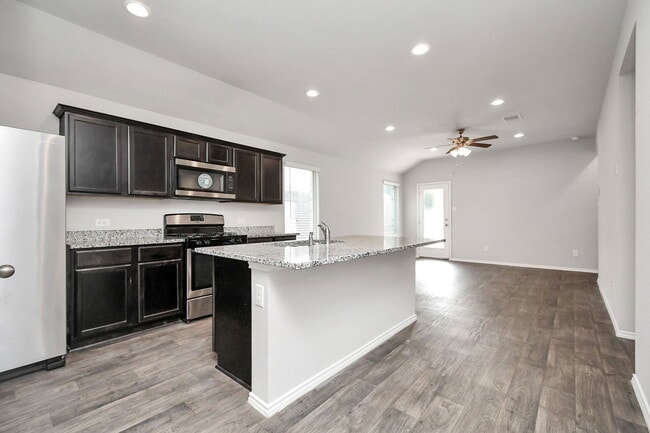 9878 Laurel Lake Dr in Shenandoah, TX - Building Photo - Building Photo