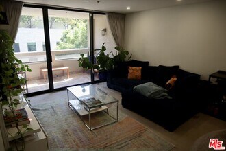 121 S Hope St in Los Angeles, CA - Building Photo - Building Photo
