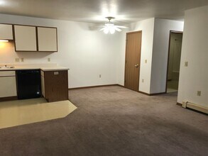 2409 Charlotte Ct in Antigo, WI - Foto de edificio - Building Photo