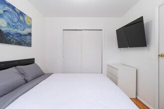 315 E 95th St in New York, NY - Building Photo - Building Photo