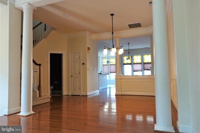 1115 Crestfield Dr in Rockville, MD - Building Photo - Building Photo