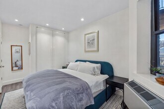 43-49-49 Van Wagenen Ave in Jersey City, NJ - Foto de edificio - Building Photo