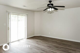 120 Darrow Creek Dr in Owens Cross Roads, AL - Foto de edificio - Building Photo