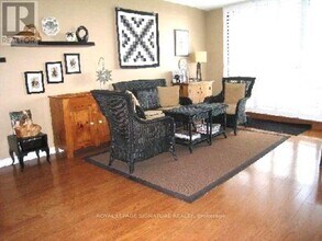 820 Burnhamthorpe Rd in Toronto, ON - Building Photo - Building Photo