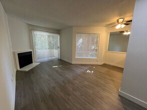 1632 N Formosa Ave, Unit 103 in Los Angeles, CA - Building Photo - Building Photo