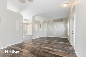 241 SW S Quick Cir in Port St. Lucie, FL - Foto de edificio - Building Photo