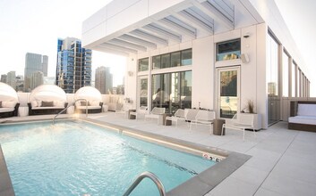 114 W Chicago Ave in Chicago, IL - Foto de edificio - Building Photo