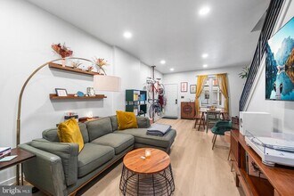 5426 Irving St in Philadelphia, PA - Building Photo - Building Photo