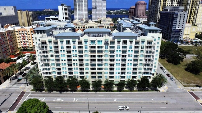 480 Hibiscus St, Unit 315 in West Palm Beach, FL - Foto de edificio - Building Photo