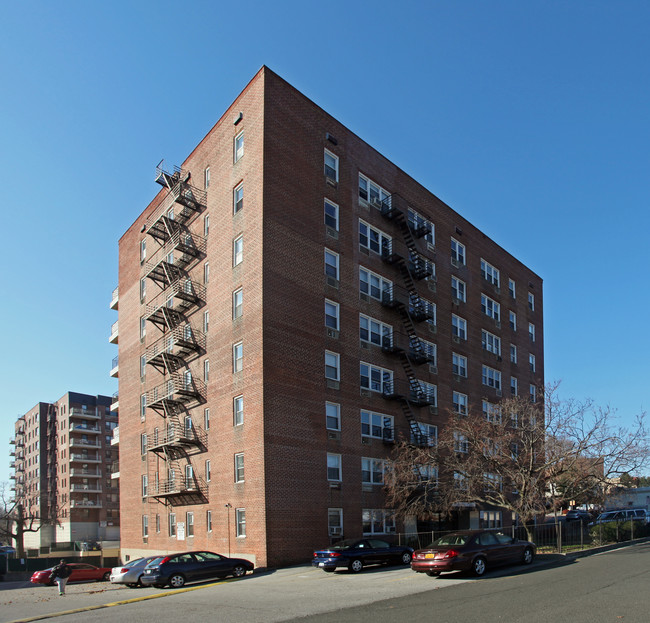 52 Yonkers Terrace Owners Corp. in Yonkers, NY - Building Photo - Building Photo