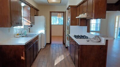 9115 Sharpview Dr in Houston, TX - Building Photo - Building Photo