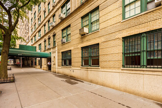 697 W West End Ave in New York, NY - Foto de edificio - Building Photo