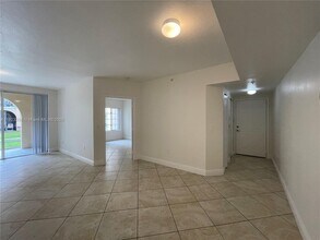 2586 Centergate Dr in Miramar, FL - Building Photo - Building Photo