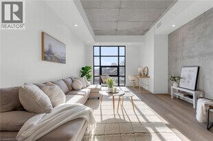 24 Augusta St in Hamilton, ON - Building Photo