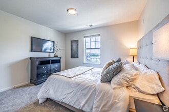 Fox Run Senior Apartments in Crystal Lake, IL - Building Photo - Building Photo