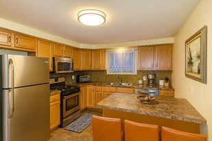 28 Poinciana Pkwy in Cheektowaga, NY - Building Photo