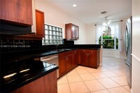 1250 Hayes St in Hollywood, FL - Foto de edificio - Building Photo