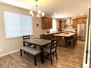 712 W Tivoli Ln in Clovis, CA - Building Photo - Building Photo