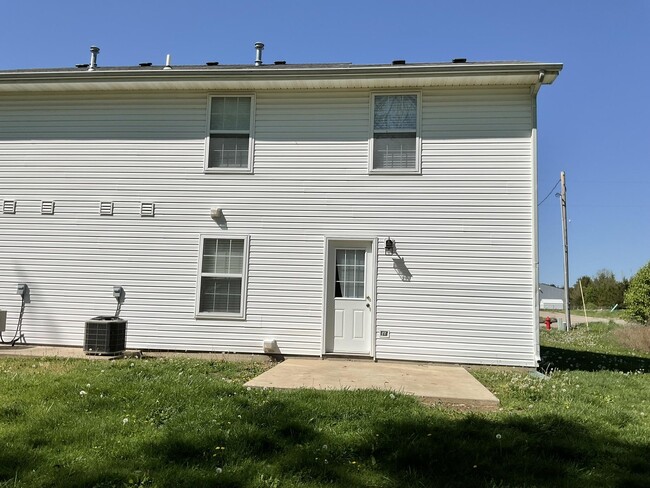 406 E Liberty Ln in Ashland, MO - Building Photo - Building Photo