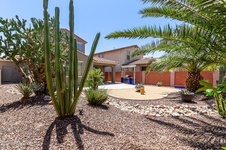15328 W Wethersfield Rd in Surprise, AZ - Foto de edificio - Building Photo