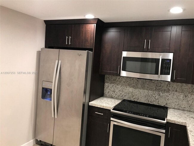 11237 SW 88th St in Miami, FL - Building Photo - Building Photo