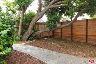 745 Vernon Ave in Los Angeles, CA - Building Photo - Building Photo