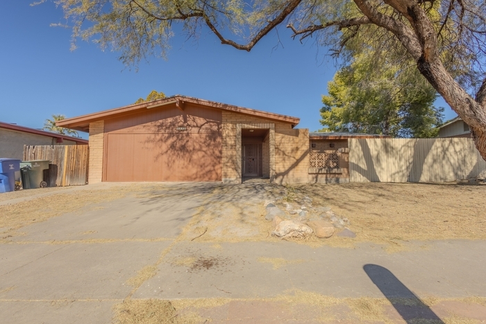 8321 E Calexico St in Tucson, AZ - Building Photo