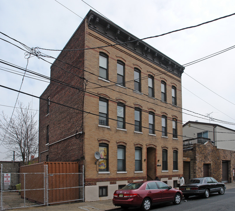 63-65 W 21st St in Bayonne, NJ - Building Photo